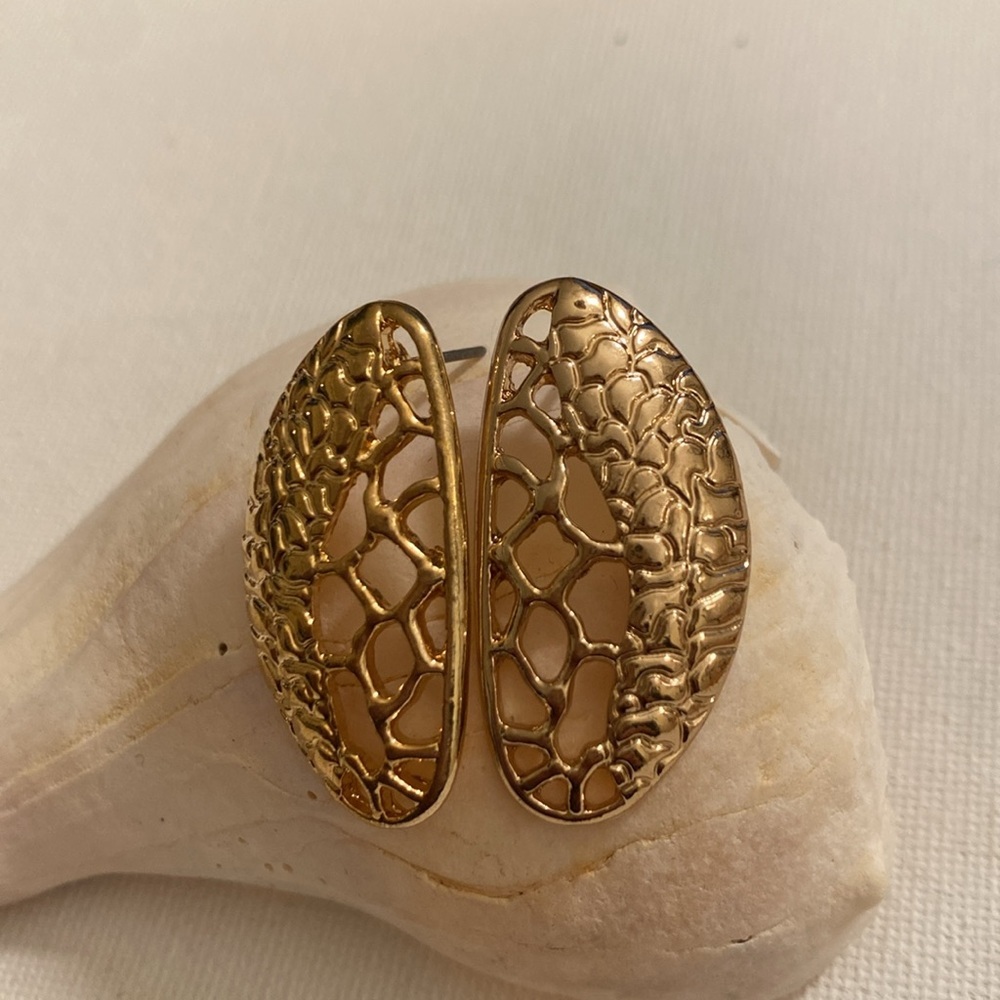 Lisa Freede Gold Textured Earrings - Picture 3 of 3
